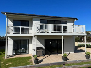 ACACIA - 6 Joy Tce Pets Welcome outside, Robe
